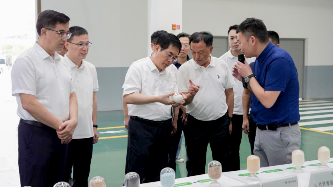 福建省林業(yè)局領(lǐng)導(dǎo)赴漳州、泉州調(diào)研 以新材料技術(shù)推廣服務(wù)助推林業(yè)新質(zhì)生產(chǎn)力發(fā)展